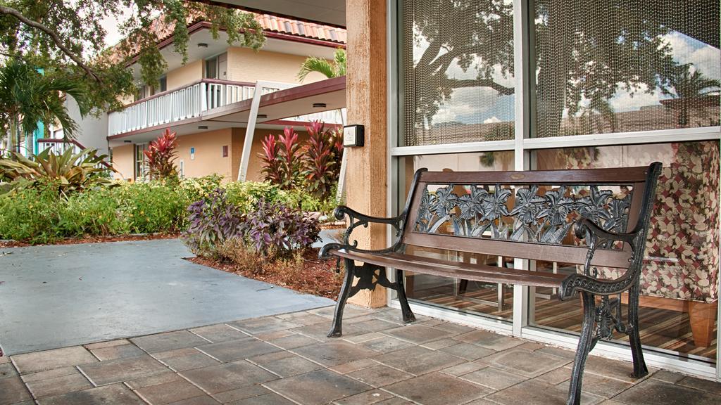 Baymont By Wyndham Sarasota Exterior foto